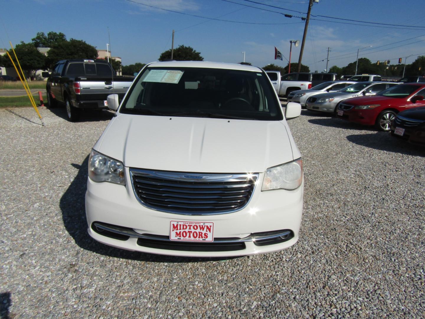 2011 White /Gray Chrysler Town & Country Touring (2A4RR5DG0BR) with an 3.6L V6 DOHC 24V engine, Automatic transmission, located at 15016 S Hwy 231, Midland City, AL, 36350, (334) 983-3001, 31.306210, -85.495277 - Photo#1